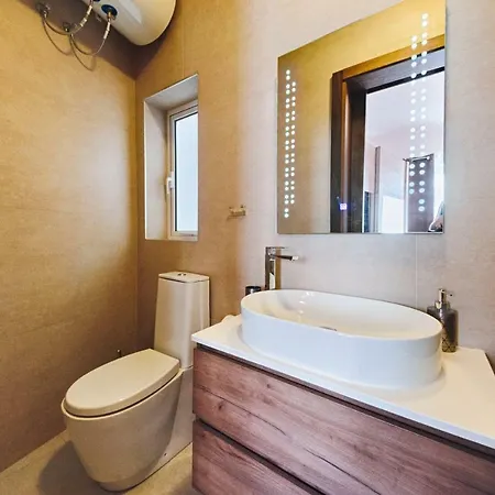 Centre Point 2 Bedroom - A/c & Free Wifi